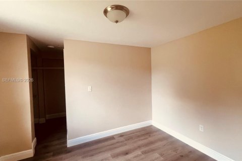 Condo in North Miami Beach, Florida, 1 bedroom  № 2268429 - photo 12