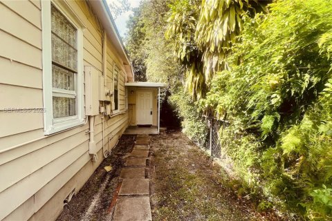 Condo in North Miami Beach, Florida, 1 bedroom  № 2268429 - photo 17