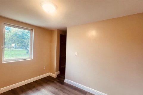 Condo in North Miami Beach, Florida, 1 bedroom  № 2268429 - photo 9