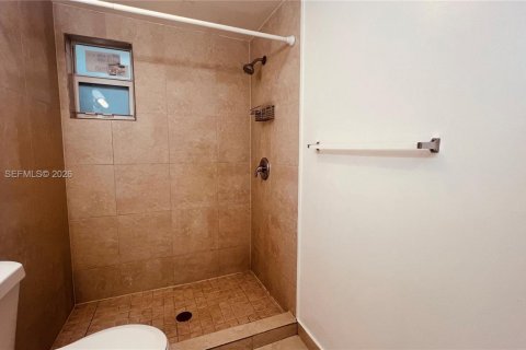 Condo in North Miami Beach, Florida, 1 bedroom  № 2268429 - photo 16