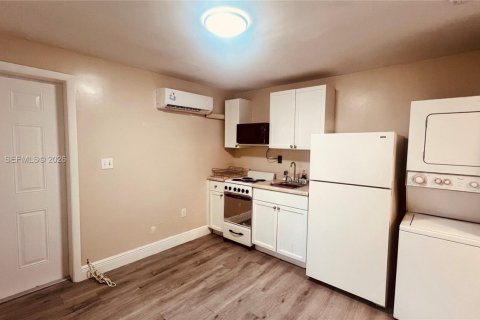 Condo in North Miami Beach, Florida, 1 bedroom  № 2268429 - photo 6
