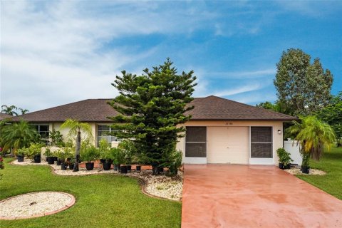 House in Punta Gorda, Florida 2 bedrooms, 122.17 sq.m. № 1907895 - photo 2