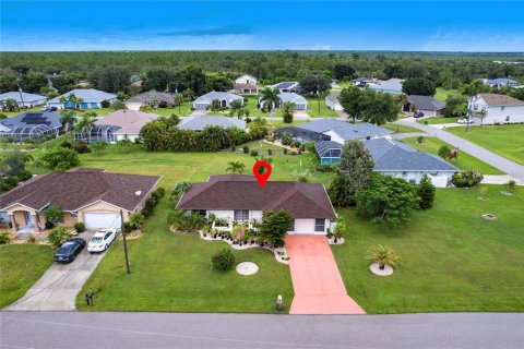 House in Punta Gorda, Florida 2 bedrooms, 122.17 sq.m. № 1907895 - photo 1