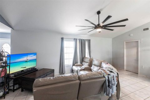 House in Punta Gorda, Florida 2 bedrooms, 122.17 sq.m. № 1907895 - photo 4