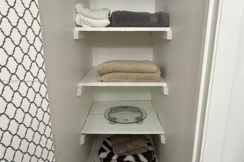 Снять в аренду кондоминиум в Халландейл-Бич, Флорида 1 спальня, 85.93м2, № 1925634 - фото 9