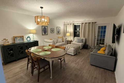 Снять в аренду кондоминиум в Халландейл-Бич, Флорида 1 спальня, 85.93м2, № 1925634 - фото 1