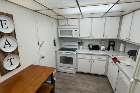 Снять в аренду кондоминиум в Халландейл-Бич, Флорида 1 спальня, 85.93м2, № 1925634 - фото 8