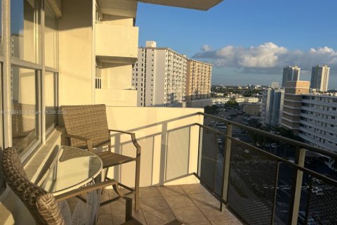 Снять в аренду кондоминиум в Халландейл-Бич, Флорида 1 спальня, 85.93м2, № 1925634 - фото 10