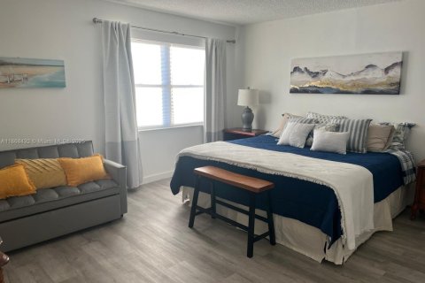 Снять в аренду кондоминиум в Халландейл-Бич, Флорида 1 спальня, 85.93м2, № 1925634 - фото 3