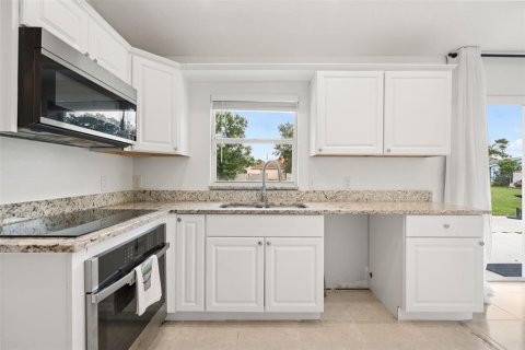 Casa en venta en Kissimmee, Florida, 3 dormitorios, 99.87 m2 № 2345405 - foto 9