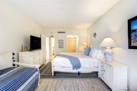 Copropriété à vendre à Redington Shores, Floride: 1 chambre, 98.48 m2 № 2398389 - photo 17