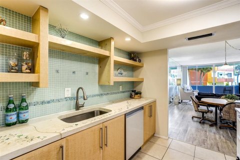 Copropriété à vendre à Redington Shores, Floride: 1 chambre, 98.48 m2 № 2398389 - photo 7