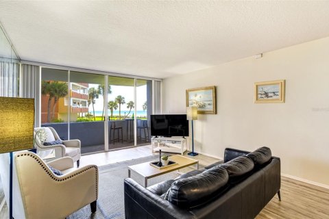 Copropriété à vendre à Redington Shores, Floride: 1 chambre, 98.48 m2 № 2398389 - photo 8