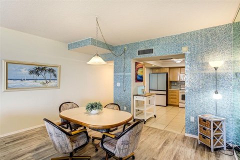 Copropriété à vendre à Redington Shores, Floride: 1 chambre, 98.48 m2 № 2398389 - photo 13