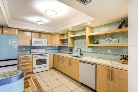 Copropriété à vendre à Redington Shores, Floride: 1 chambre, 98.48 m2 № 2398389 - photo 6