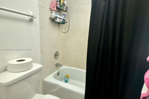 Condominio en venta en Lauderhill, Florida, 1 dormitorio, 74.32 m2 № 2020706 - foto 13
