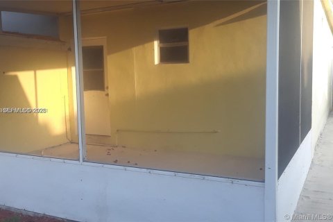 House in Hollywood, Florida 2 bedrooms, 80.64 sq.m. № 2068981 - photo 7