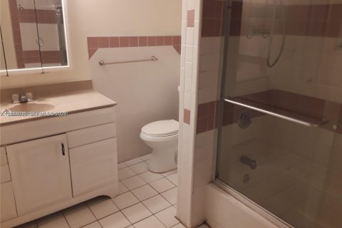 House in Hollywood, Florida 2 bedrooms, 80.64 sq.m. № 2068981 - photo 4