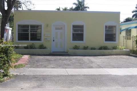House in Hollywood, Florida 2 bedrooms, 80.64 sq.m. № 2068981 - photo 10