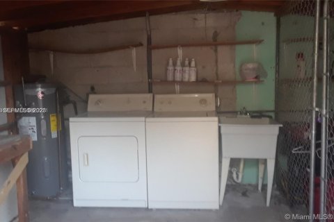 House in Hollywood, Florida 2 bedrooms, 80.64 sq.m. № 2068981 - photo 8