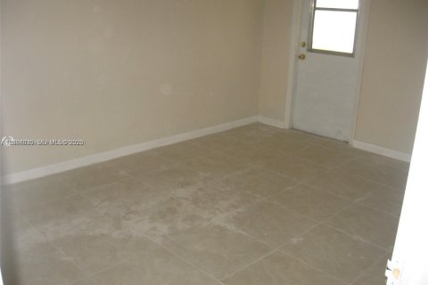 House in Hollywood, Florida 2 bedrooms, 80.64 sq.m. № 2068981 - photo 5