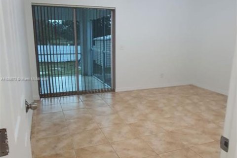 Casa en alquiler en Lehigh Acres, Florida, 4 dormitorios, 150.78 m2 № 1939847 - foto 17