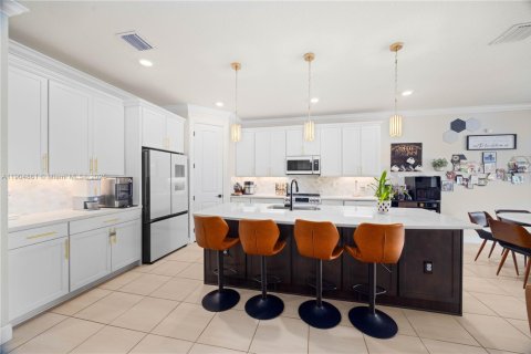 Casa en venta en Tamarac, Florida, 5 dormitorios, 265.7 m2 № 1968560 - foto 10