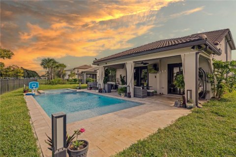 Casa en venta en Tamarac, Florida, 5 dormitorios, 265.7 m2 № 1968560 - foto 6