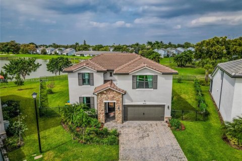 Casa en venta en Tamarac, Florida, 5 dormitorios, 265.7 m2 № 1968560 - foto 5