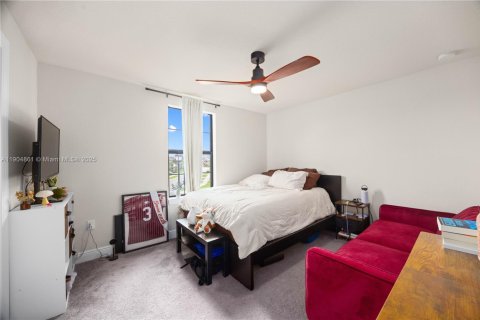 Casa en venta en Tamarac, Florida, 5 dormitorios, 265.7 m2 № 1968560 - foto 29