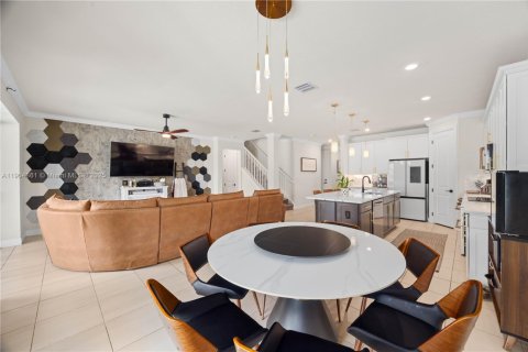 Casa en venta en Tamarac, Florida, 5 dormitorios, 265.7 m2 № 1968560 - foto 14