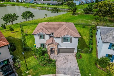 Casa en venta en Tamarac, Florida, 5 dormitorios, 265.7 m2 № 1968560 - foto 3