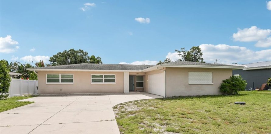 House in Largo, Florida 4 bedrooms, 190.08 sq.m. № 2152216