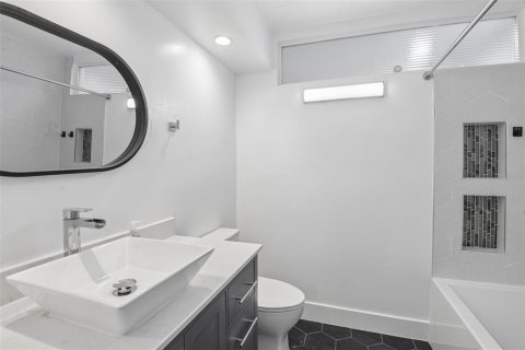 House in Largo, Florida 4 bedrooms, 190.08 sq.m. № 2152216 - photo 24