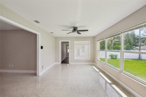 House in Largo, Florida 4 bedrooms, 190.08 sq.m. № 2152216 - photo 16