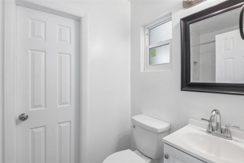 House in Largo, Florida 4 bedrooms, 190.08 sq.m. № 2152216 - photo 30