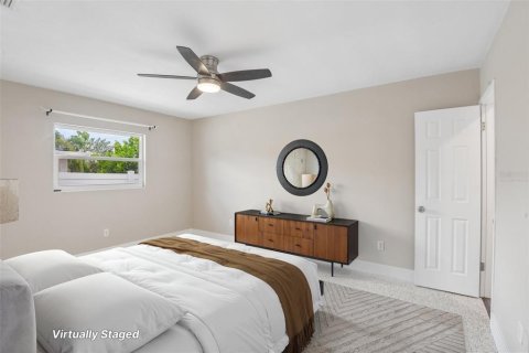 House in Largo, Florida 4 bedrooms, 190.08 sq.m. № 2152216 - photo 17