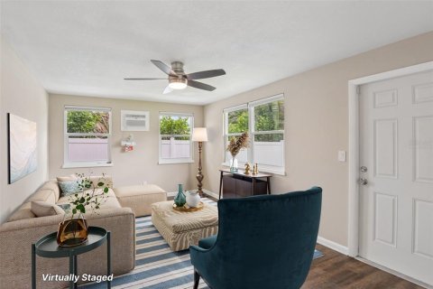 House in Largo, Florida 4 bedrooms, 190.08 sq.m. № 2152216 - photo 28