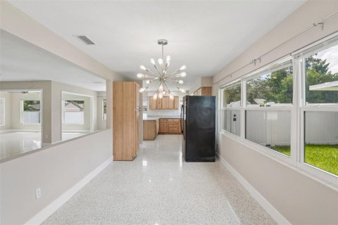 House in Largo, Florida 4 bedrooms, 190.08 sq.m. № 2152216 - photo 8