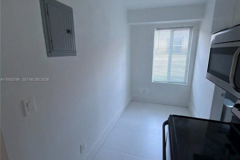 Снять в аренду квартиру в Майами, Флорида 1 спальня, 46.45м2, № 2005860 - фото 7