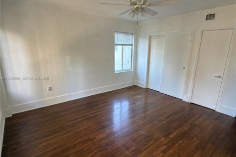 Снять в аренду квартиру в Майами, Флорида 1 спальня, 46.45м2, № 2005860 - фото 3