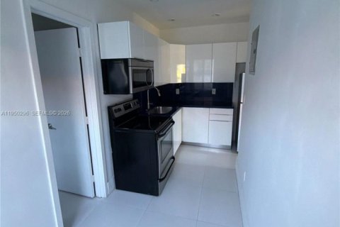 Снять в аренду квартиру в Майами, Флорида 1 спальня, 46.45м2, № 2005860 - фото 5