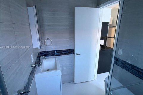 Снять в аренду квартиру в Майами, Флорида 1 спальня, 46.45м2, № 2005860 - фото 9