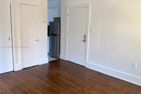 Снять в аренду квартиру в Майами, Флорида 1 спальня, 46.45м2, № 2005860 - фото 4