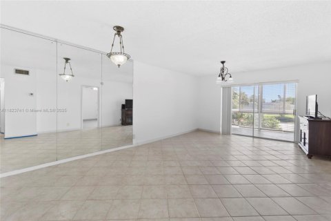 Condominio en venta en Margate, Florida, 2 dormitorios, 86.4 m2 № 1937932 - foto 6