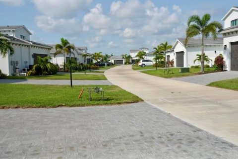 Casa en venta en Bradenton, Florida, 4 dormitorios, 378.02 m2 № 2156429 - foto 6