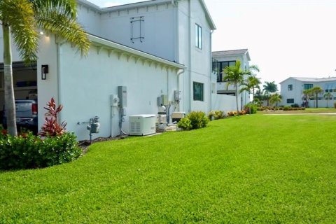 Casa en venta en Bradenton, Florida, 4 dormitorios, 378.02 m2 № 2156429 - foto 3