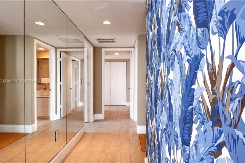 Condominio en venta en Hallandale Beach, Florida, 3 dormitorios, 161.37 m2 № 1707285 - foto 20