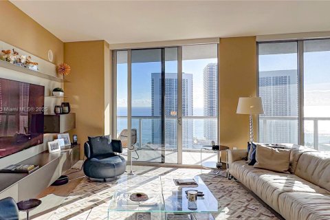 Condominio en venta en Hallandale Beach, Florida, 3 dormitorios, 161.37 m2 № 1707285 - foto 5