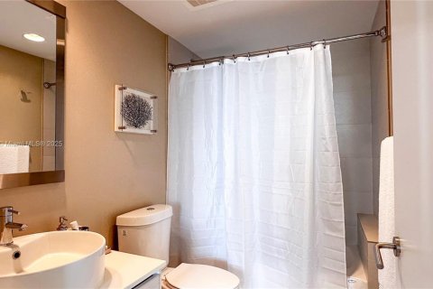 Condominio en venta en Hallandale Beach, Florida, 3 dormitorios, 161.37 m2 № 1707285 - foto 25